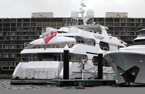 tiger woods yacht privacy pictures. Well, not Tiger Woods.