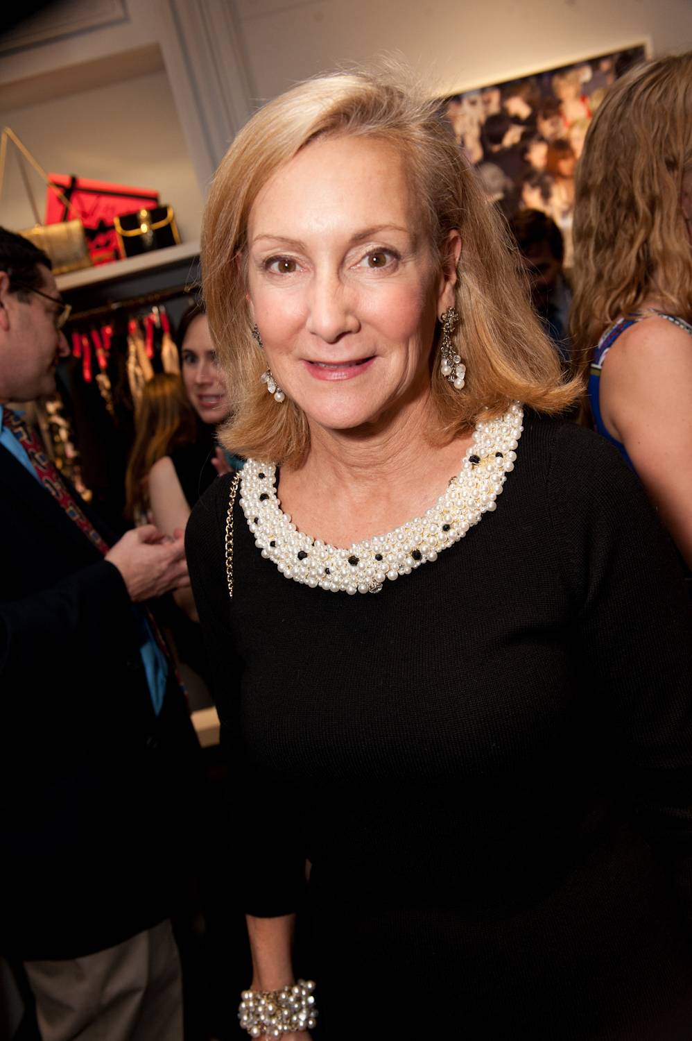 Haute Event: Charity Shopping a...