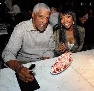 136414167DB022_Mike_The_Sit Julius “Dr. J” Erving and Brandy Norwood at Sugar Factory American Brasserie at Paris Las Vegas. Photos by David Becker/WireImage