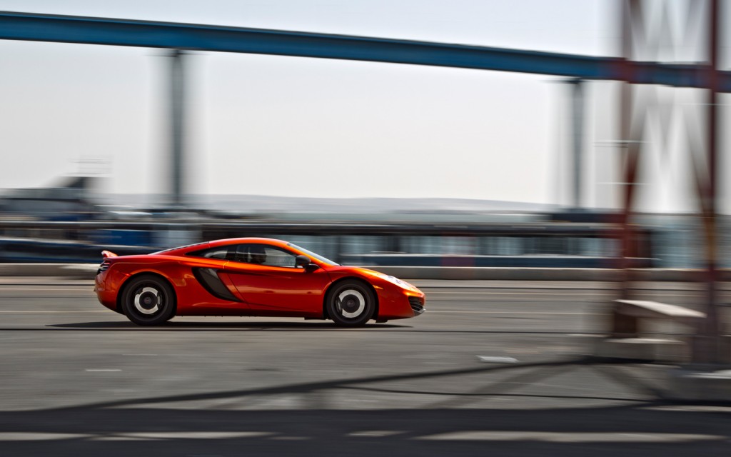 2012-McLaren-MP4-12C-right-side-in-motion-1024x640