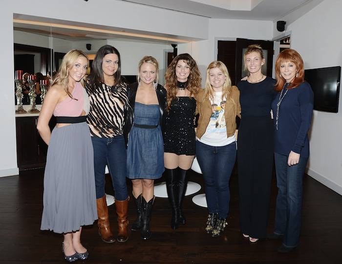 Country music stars backstage at "Shania: Still The One" show. Photos: Denise Truscello/WireImage 