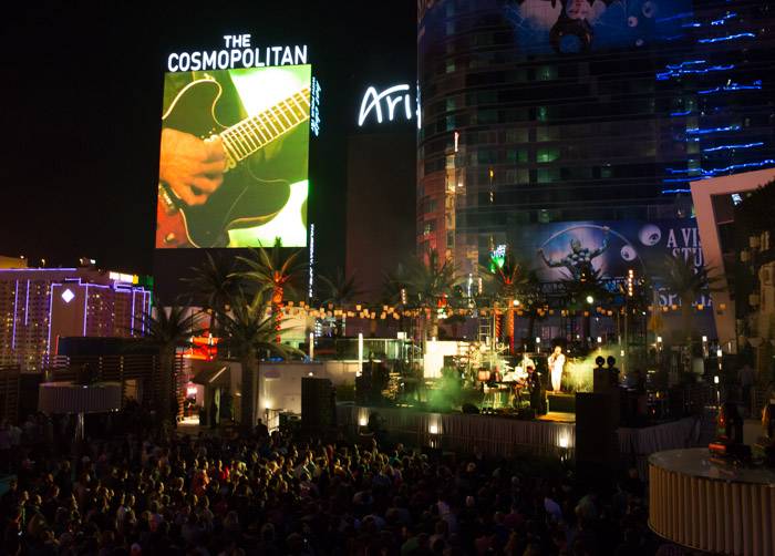 Hot Chip plays the Boulevard Pool. Photos: © Erik Kabik/Retna/erikkabik.com