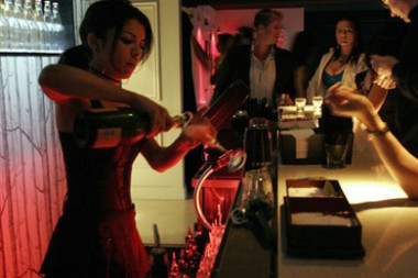 Harlot.-Source-stagedive.com_-380x253