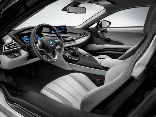 2014-BMW-i8-interior-600x450