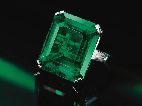 8306-lot-360-emerald-ring.jpg