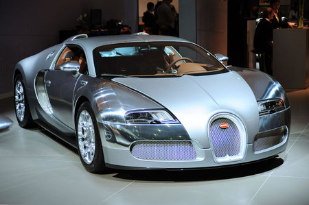Bugatti_Veyron-thumb-450x299