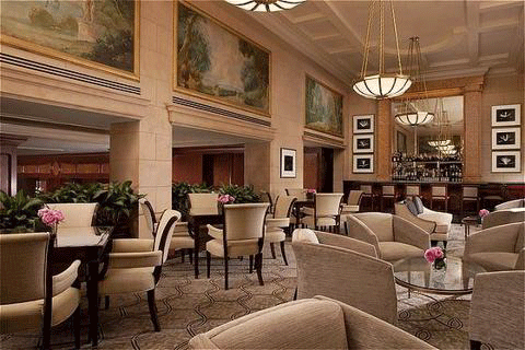 Gotham-Lounge-and-teh-Peninsula-Hotel