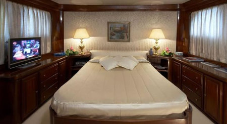 Intuition_Lady_Bedroom