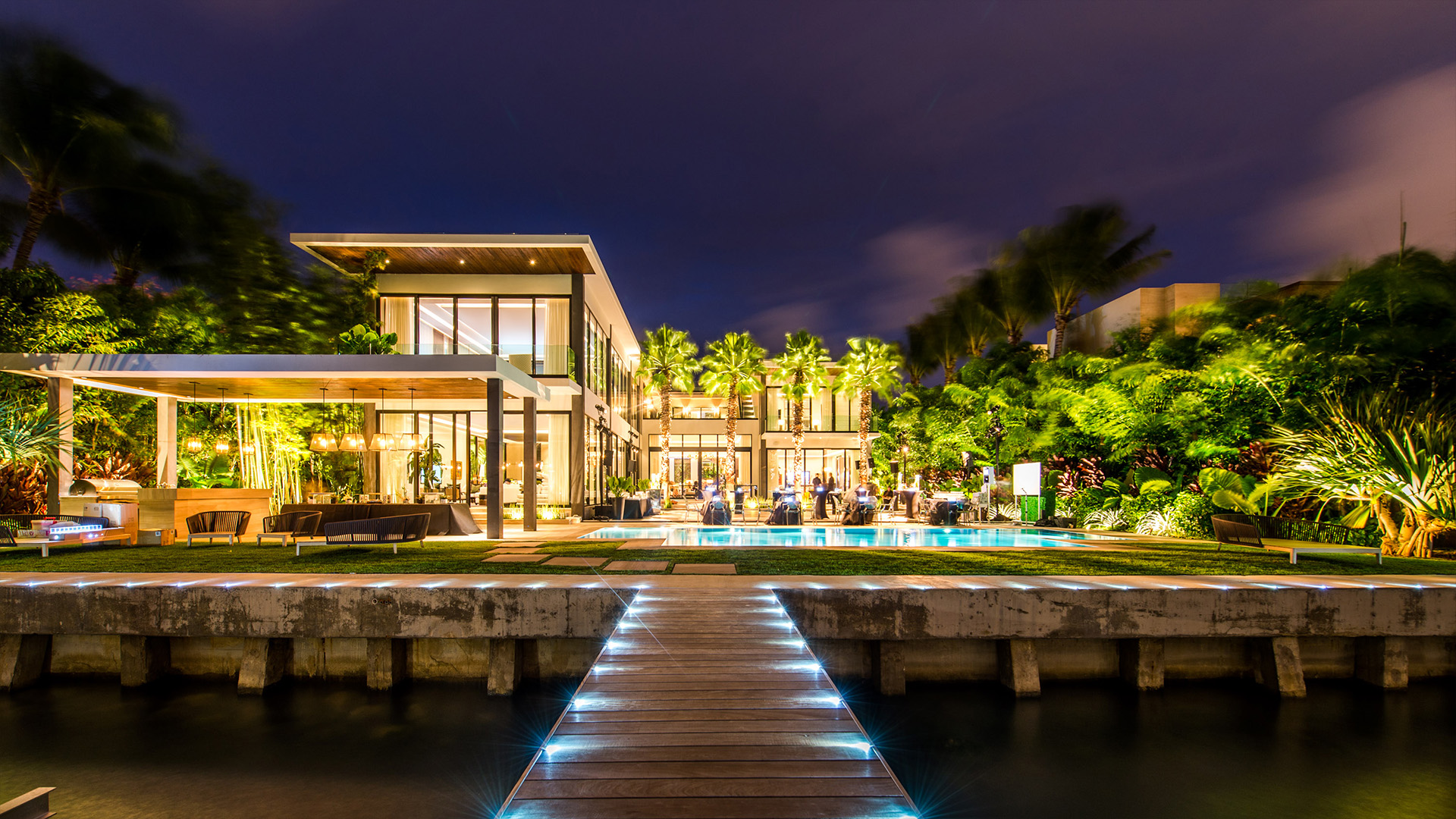 North Bay Road Residence evening view