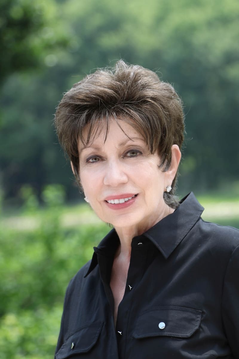 Vicki Gaily, luxury real estate agent in Saddle River, New Jersey